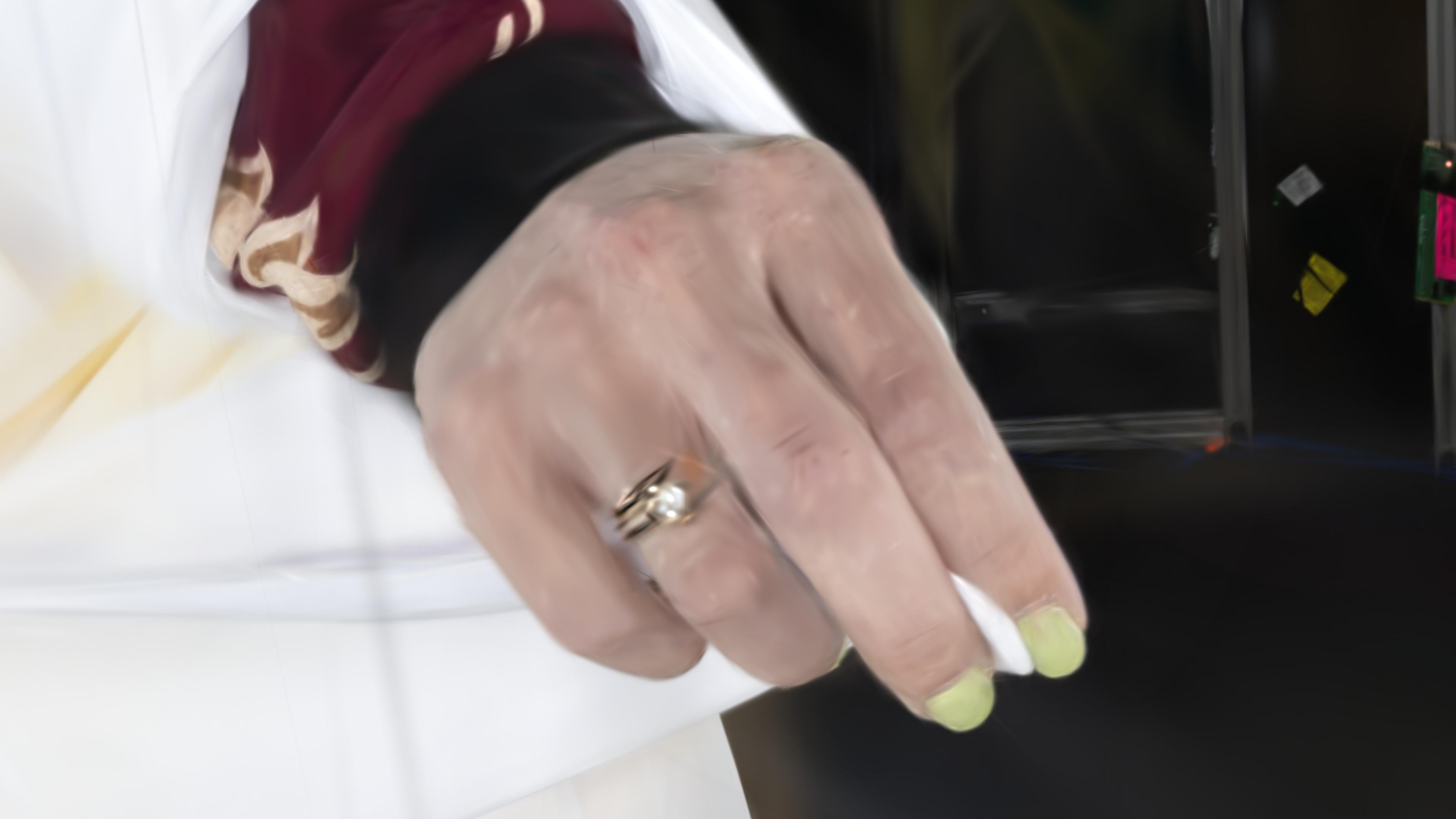 Image 2: Dress 1 Hand Ring